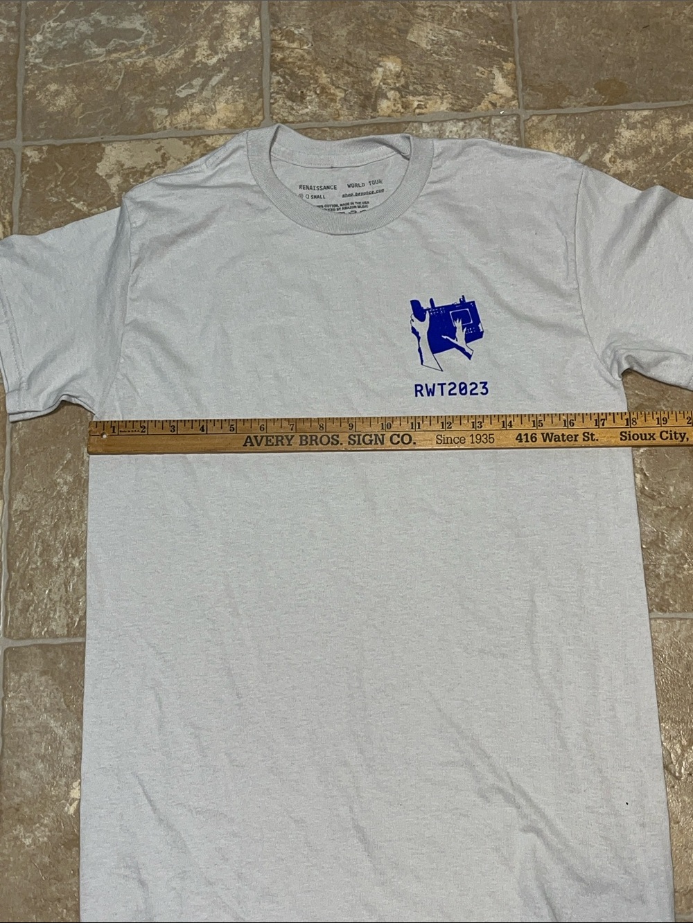 Beyoncé Light Gray Short Sleeve Tee Blue RWT2023 concert shirt - Picture 5 of 7